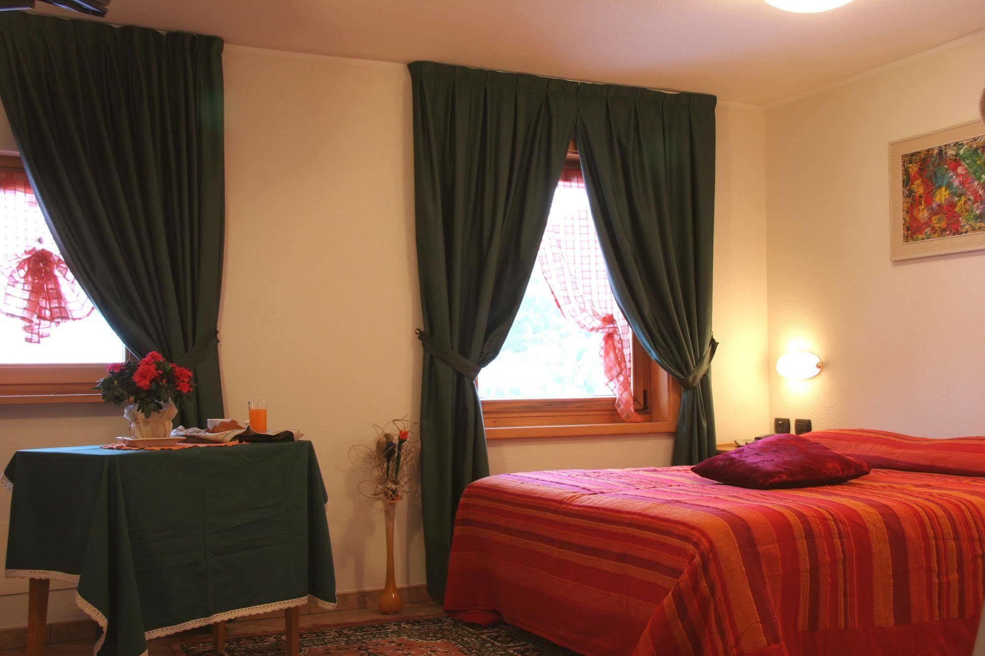 Hotel La Colombina Ливиньо Екстериор снимка